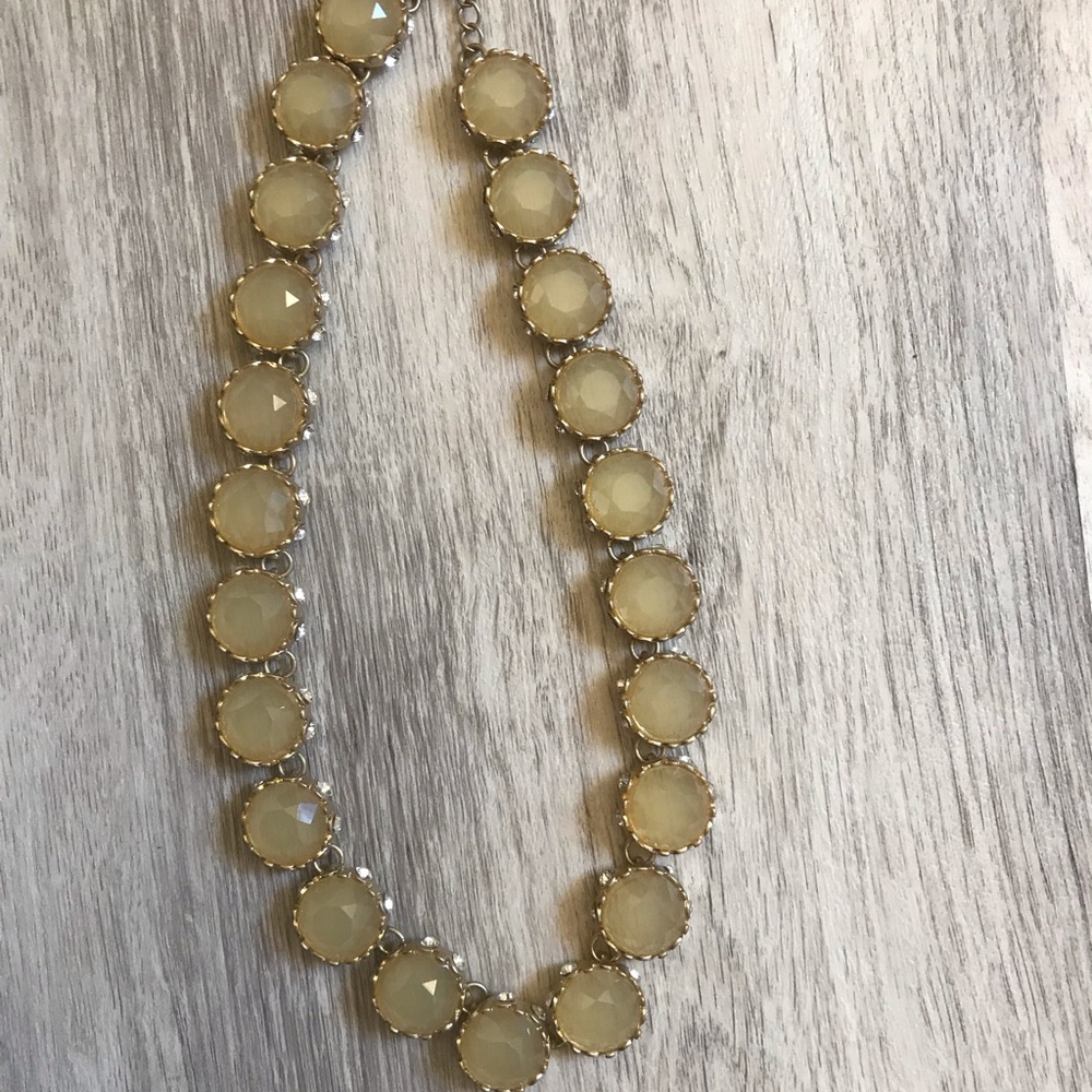 Retro/Vintage Costume Jewelry Necklace w/Yellowish Color Stones/Rhinestones